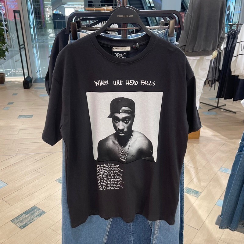 TSHIRT PULL&BEAR TUPAC / BLACK TEE / KAOS BRANDED PULL&BEARbblin