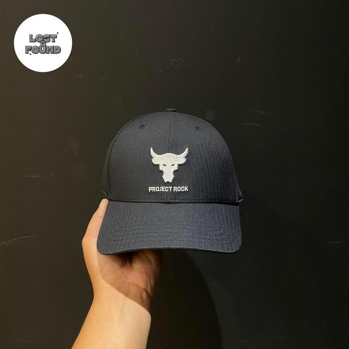 TOPI UNDER ARMOUR PROJECT ROCK TRUCKER BLACK