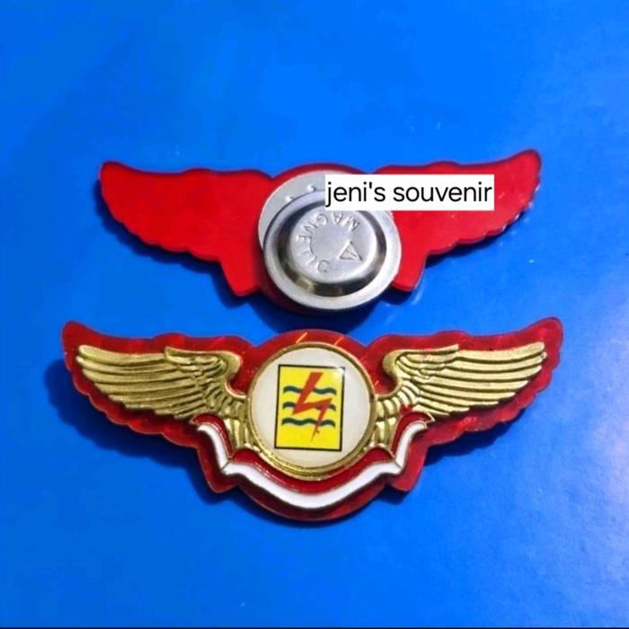 Pin PLN model wing lapis aklirik merah - pin pln
