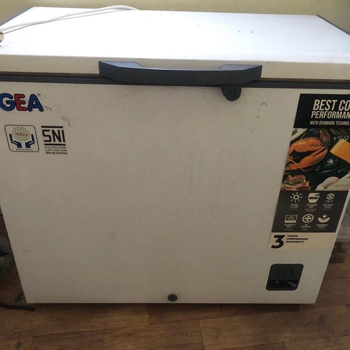 Freezer Merk Gea kapasitas 220L