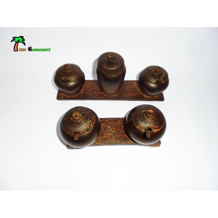 Satu set tempat bumbu kayu aren