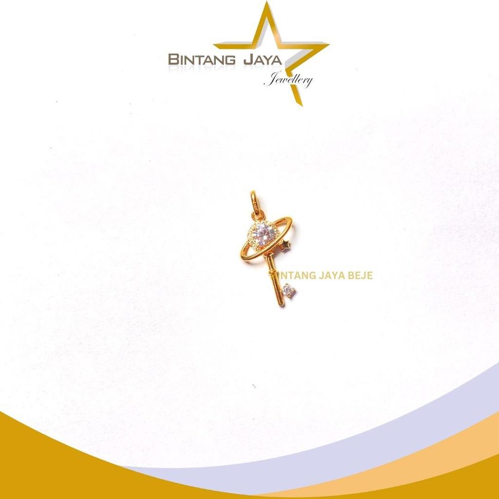 Liontin Emas Asli Kunci M Putih (16K) Berat 1.73gr – Simbol cinta dan keberuntungan dengan kilau ele