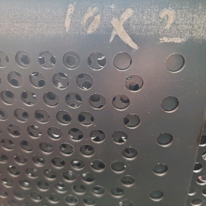 plat besi lubang 10mm ,14mm,18mm tebal 2mm uk.70x40cm