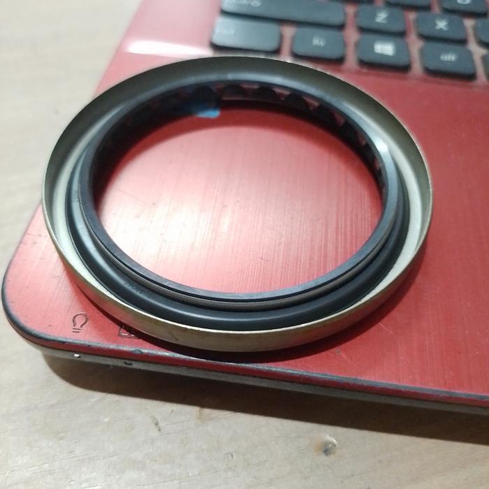 Oil Seal Roda Depan Innova 90311-T0090 --- Gcp74