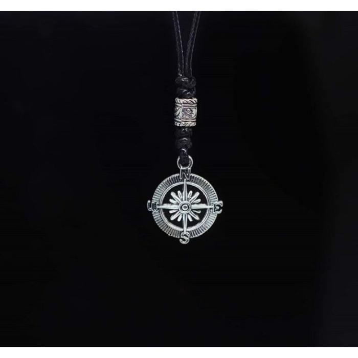 kalung kompas/arah mata angin