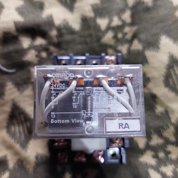 relay omron 24vdc socket