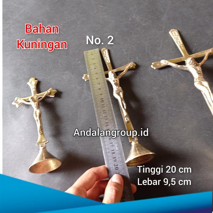 salib duduk kuningan salip kuningan salib meja kecil tanggung besar