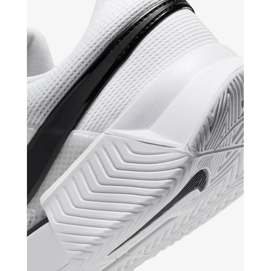 Sepatu Tennis Pria Nike Zoom GP Challenge 1 White Black Shoes Tenis