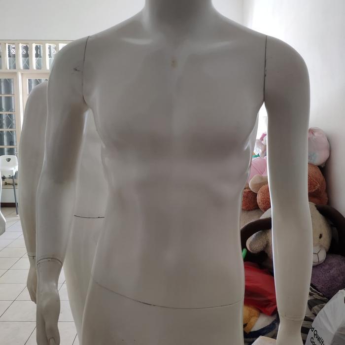 Patung Laki Manekin Cowok Bekas