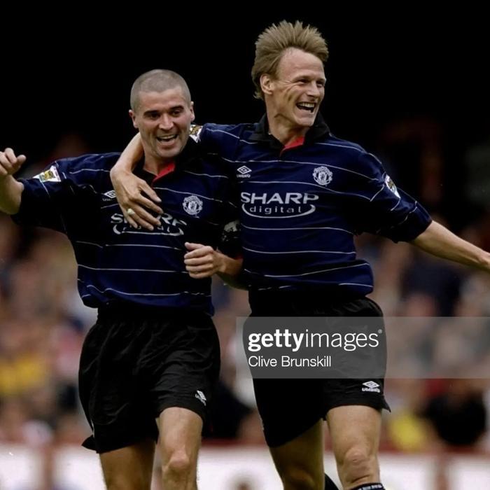 DISKON Jersey Bola Vintage MU Retro Away 1999/00 WeKa A3/GO Import READY STOCK