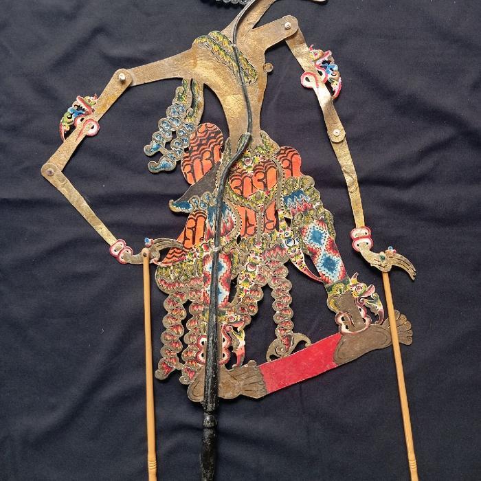 TERLARIS wayang kulit asli tua/ lawas RESI SETA ,gapit kayu,kulit kerbau,tatahan seperti gambar