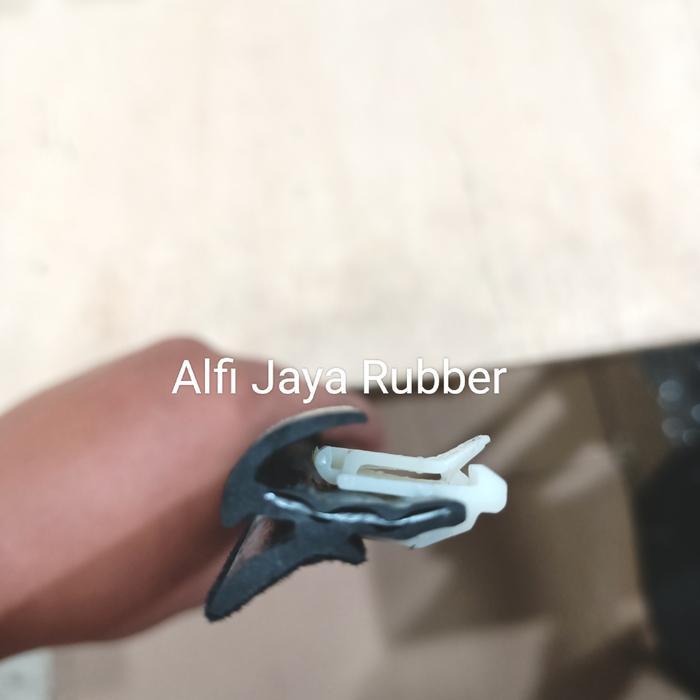 Pelipit Kaca Mobil Kijang Super/Kapsul