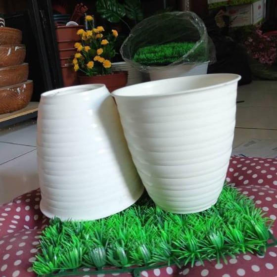 Terbaru Pot Pirus Ukuran 18 Cm / 181 Puti