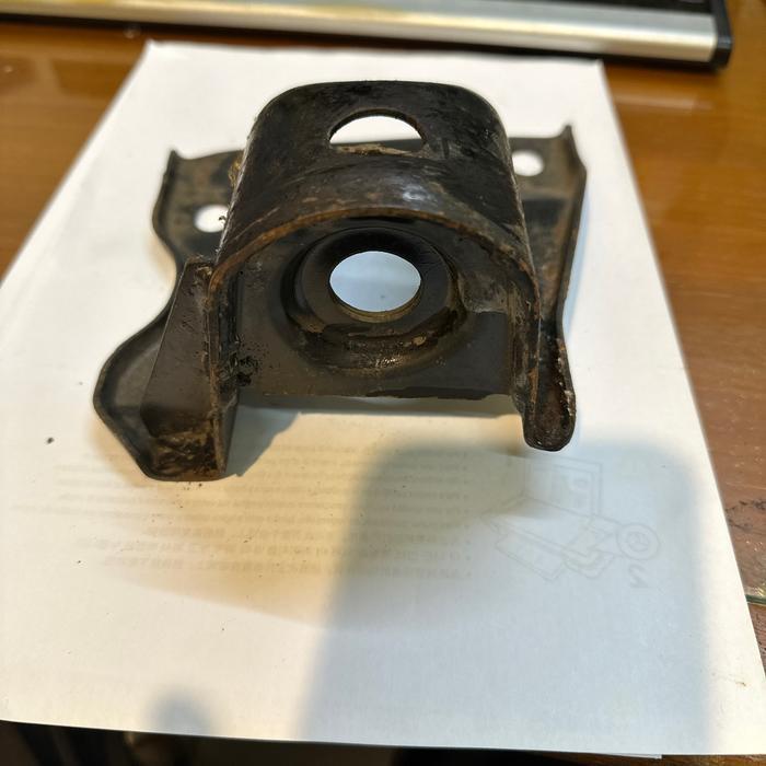 48073-87703 Daihatsu Charade G10 1977-87 shock absorber base dpn kiri