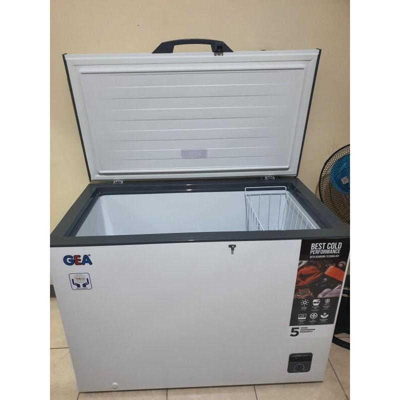 Chest Freezer Gea Ab318R / Ab 318 R / Ab-318R
