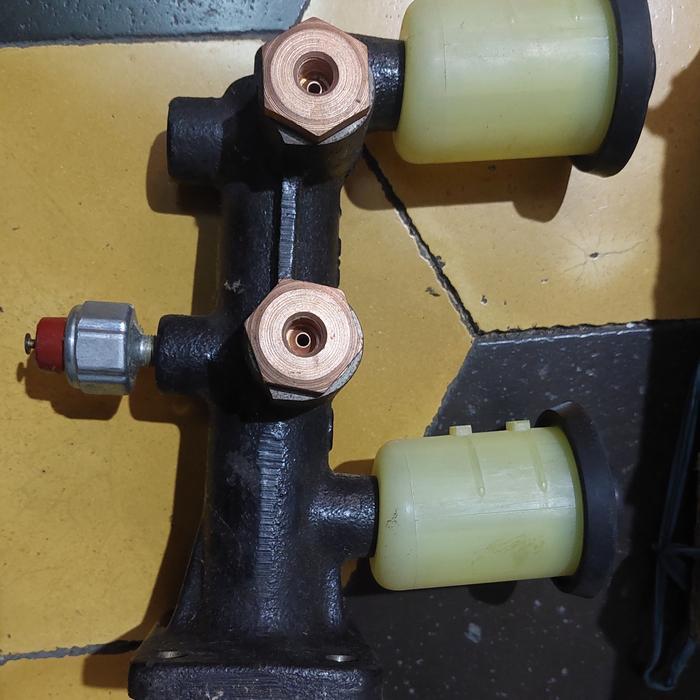 Master Rem Central Toyota Hilux Rn20/25 Original