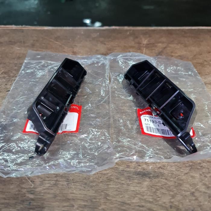 Spacer Bumper Bracket Bumper Jazz 2004- 2007 Gd Original