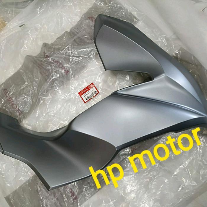 COVER SAYAP KANAN PCX160 K1Z SILVER DEK SAMPING KANAN DEPAN PCX160 SILVER ORIGINAL 64501K1ZJ10ZC