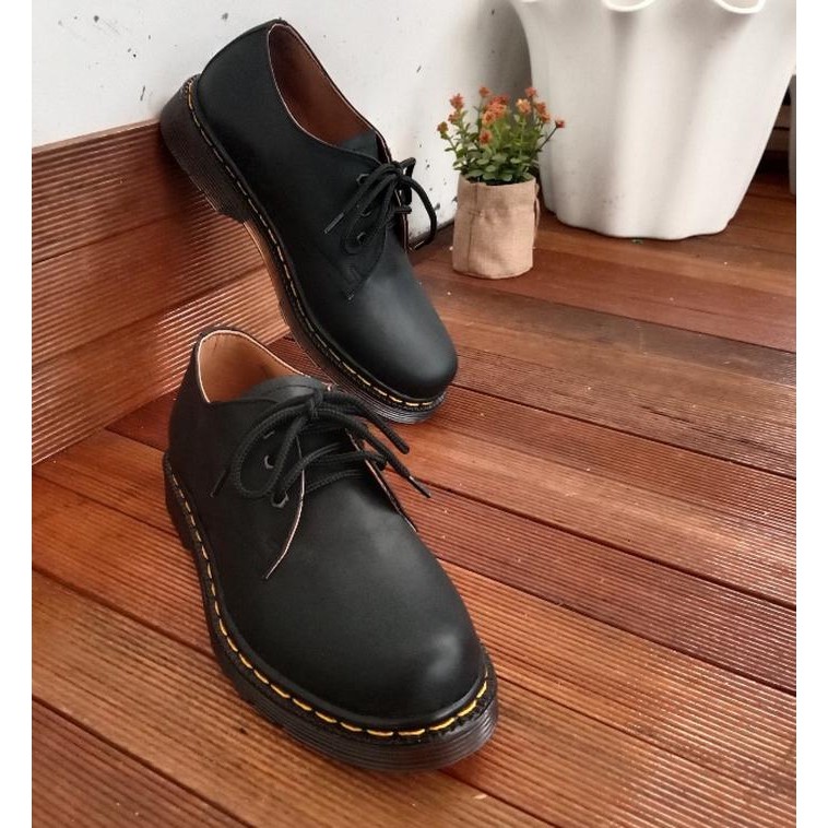 RM sepatu pria 3hole emirip docmart kulit superbrand ehwan