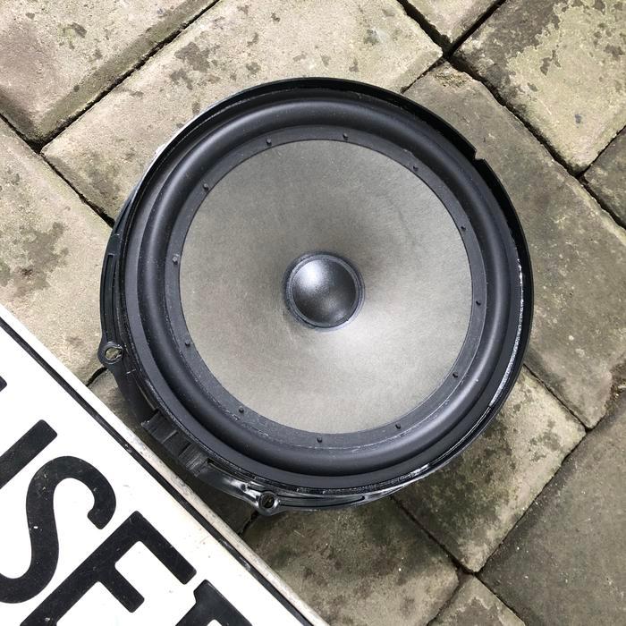 Original VW Tiguan Speaker Door Trim Depan