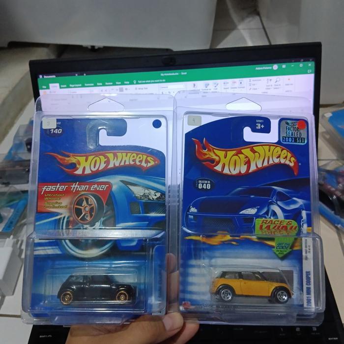 HOTWHEELS 2001 MINI COOPER SET FACTORY SEALED
