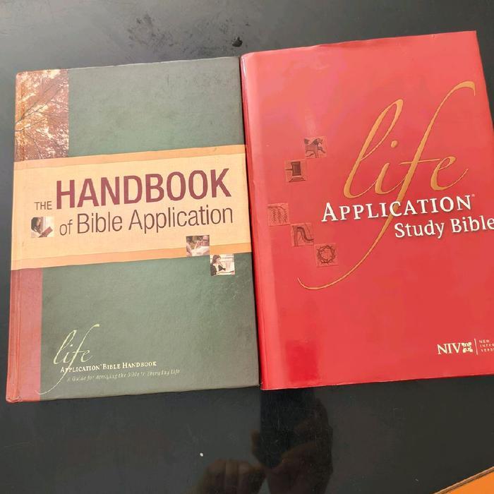Bundle Bible NIV Life Application Study BIble & the Handbook of Bible Application Study BIble