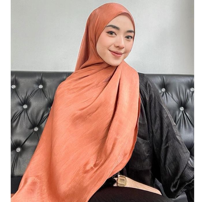 [LAST STOCK] Radwah - Shiny Pashmina - Hijab Pashmina Muslim Wanita - Kerudung Dewasa