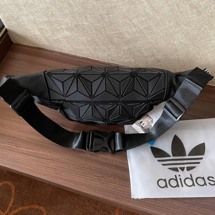 Menarik Tas Waistbag Adidas Original Black / Waistbag Adidas Original Full Set With Paperbag