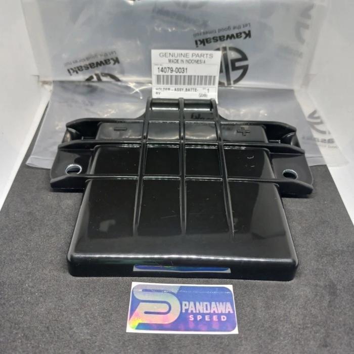 TERMURAH TERLARIS TERBARU TUTUP AKI COVER AKI KLX 150 KLX150 ORIGINAL HAPPY SHOPPING