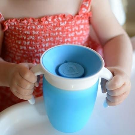 Munchkin 7 oz miracle 360 training cup WITH LID