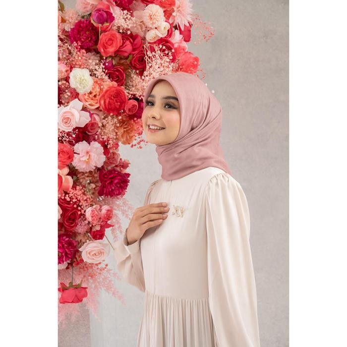 tvkj- Klamby - Plain Scarf Monogram Chain