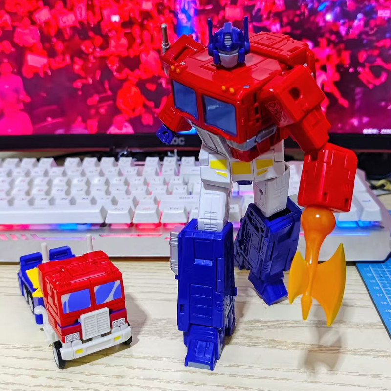 In Stock Hasbro Transformer The Movie 1986 SS86 Commander Class Optimus Prime Collectible Figure