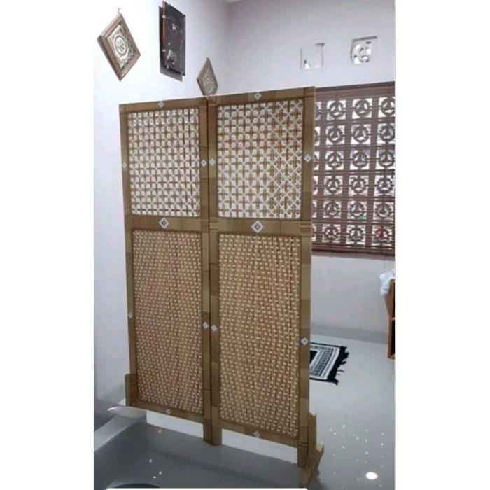 Partisi Ruangan Rotan Sintetis Pintu 2 Kayu Minimalis