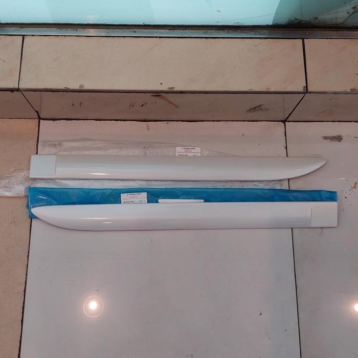 Moulding List Body Belakang Asli Mitsubishi Pajero Sport