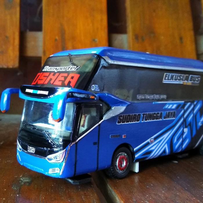 Miniatur bus STJ Biru