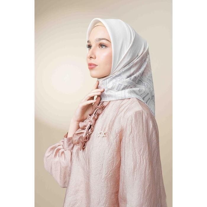 tvkj- Wearing Klamby - London Scarf