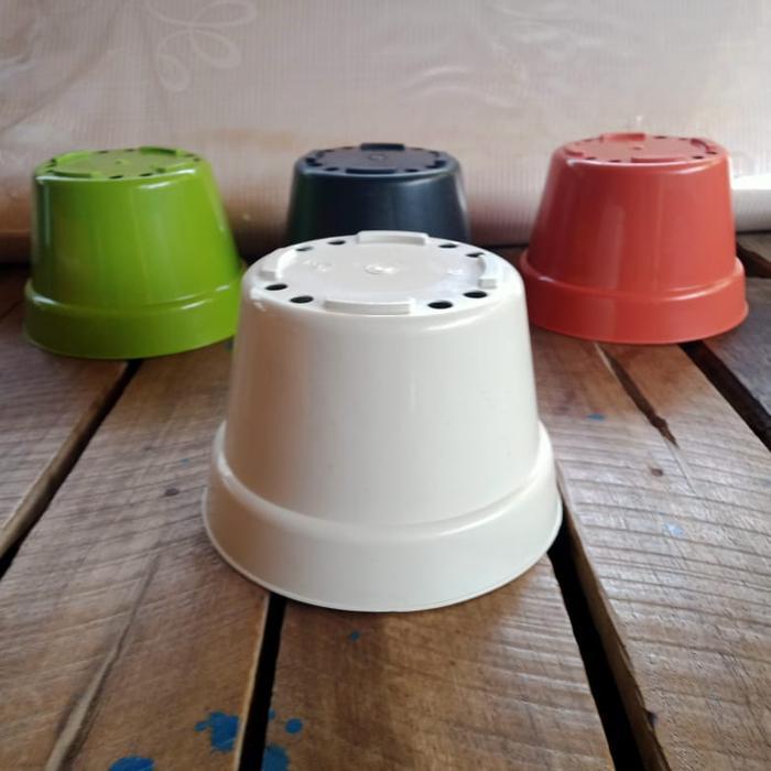 Pot plastik putih 20 cm