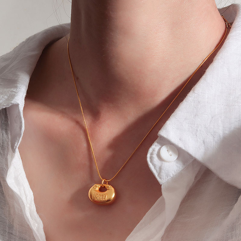 Trendy Retro Chinese Style Women's Necklace Versatile Coin Purse Yoyo Chain Design Gold Plated