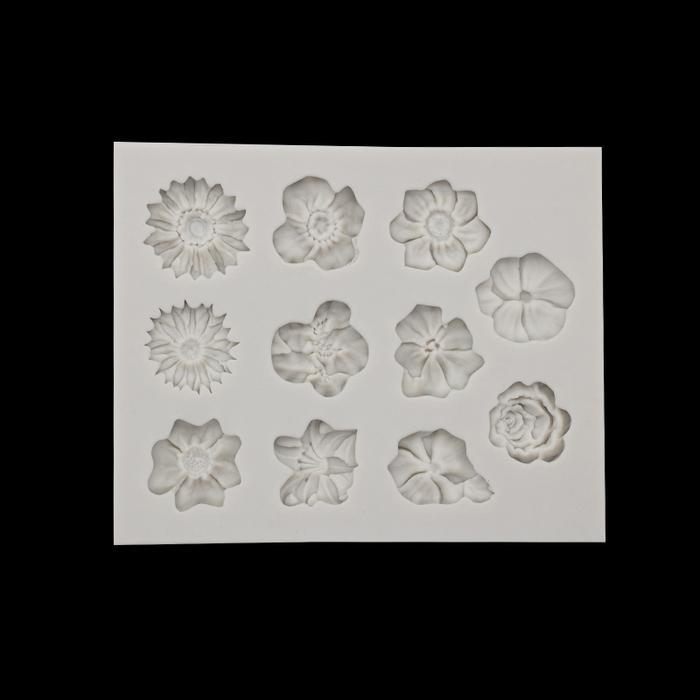 Cetakan Silikon Fondant 11 Bunga Campur Kecil 2.2 cm untuk Cokelat Puding Permen Resin