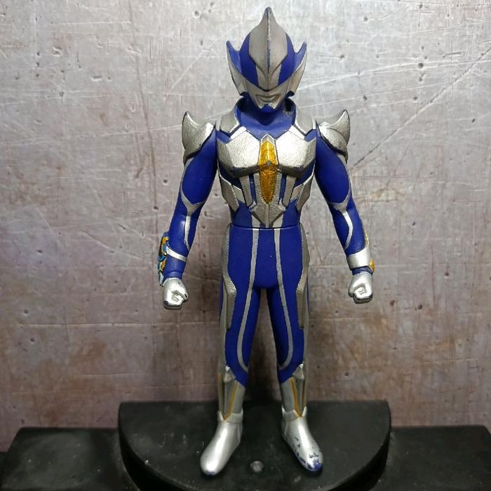 READY Figure Vinyl Ultraman Character Ultraman Hikari and Hikari Knight Version Set