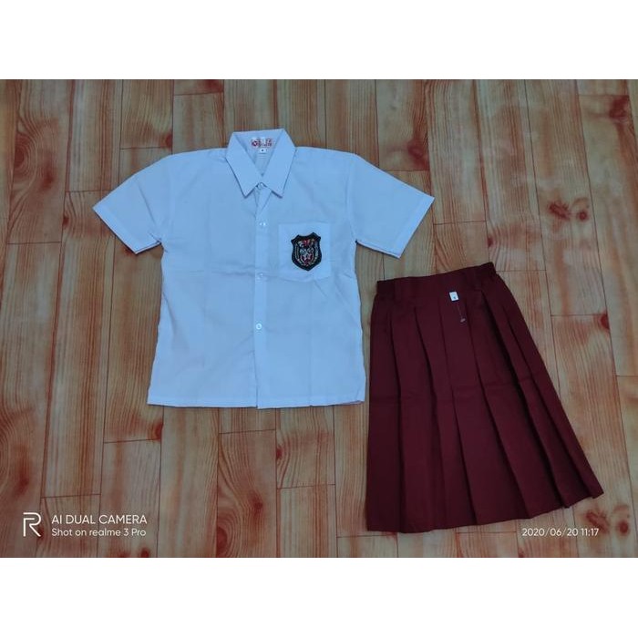 Satu Stel Baju Seragam Sekolah SD Perempuan Lengan Pendek & Rok Pendek