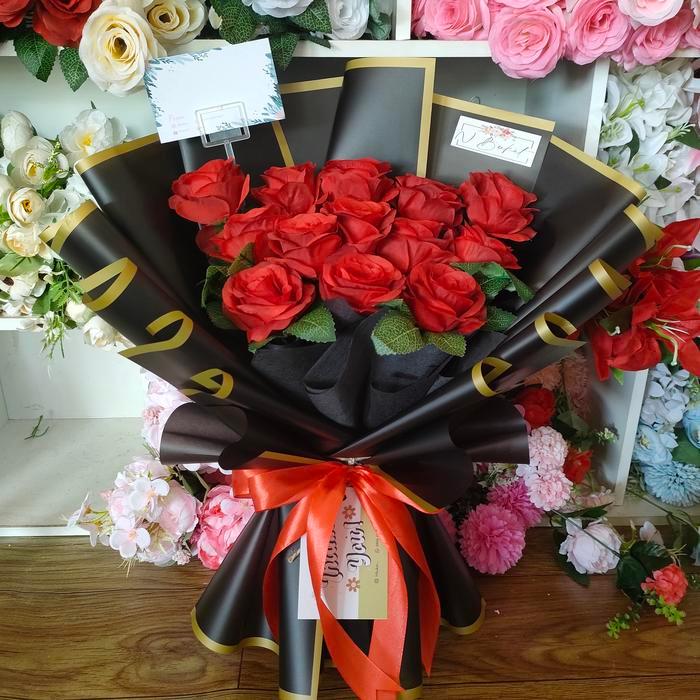 BUKET BUNGA MAWAR ARTIFICIAL / MAWAR PUTIH /BUKET WISUDA BUKET LAMARAN