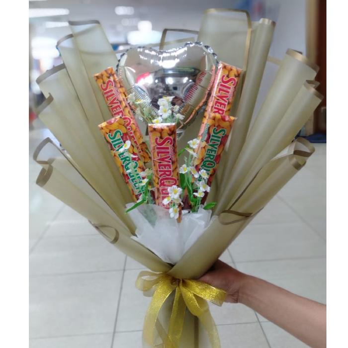Buket bucket bouquet coklat silverqueen snack coklat wisuda graduation