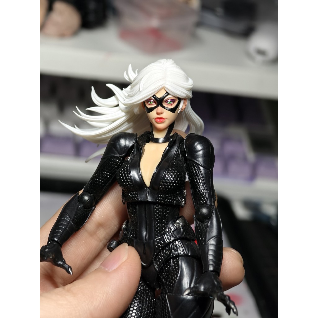 Handmade 1/12 Scale Catwoman Female Scale Black Cat Felicia Fluorescent Eye Head Carving For 6in