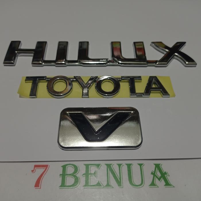 EMBLEM BAGASI BELAKANG TOYOTA HILUX REVO V AUTOMATIC 2.8 TAHUN 2017 UP