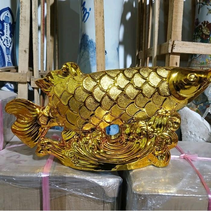 Pajangan keramik gold motif Ikan Arwana Besar/Hiasan lemari ikan arwana