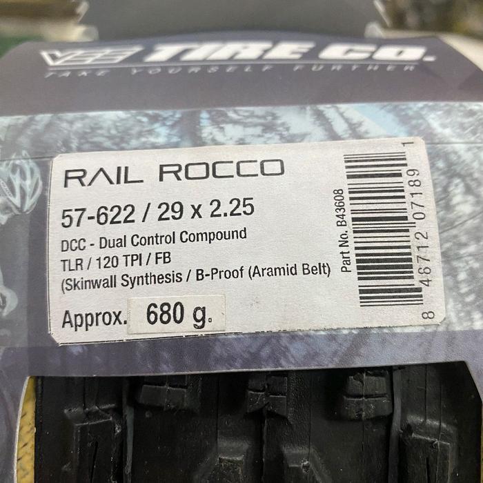 VeeTireCo RAIL ROCCO 29 x 2.25 57-622 Tubeless Ready Skinwall Synthesis B-Proof Aramid Belt 650 gram