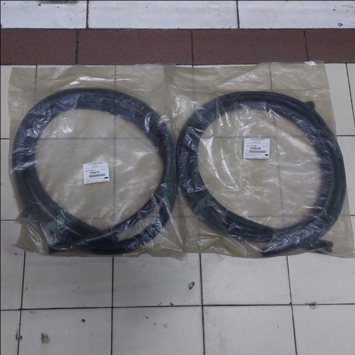 Karet Body Pintu Belakang Original Asli Mitsubishi Pajero Sport
