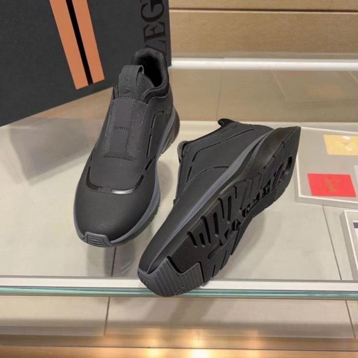 sepatu sneaker pria hitam run away slip on