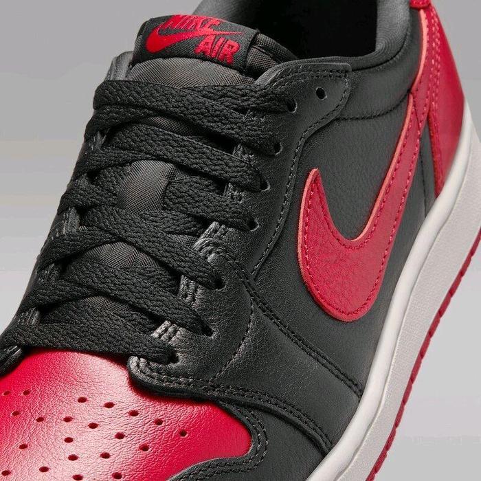 Sepatu Basket Pria Air Jordan 1 Retro Low OG Banned IW6276-001